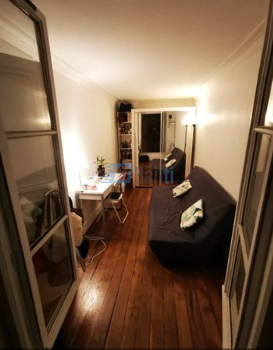 Bail disponible dès que possible et de préférence pour une longue durée.