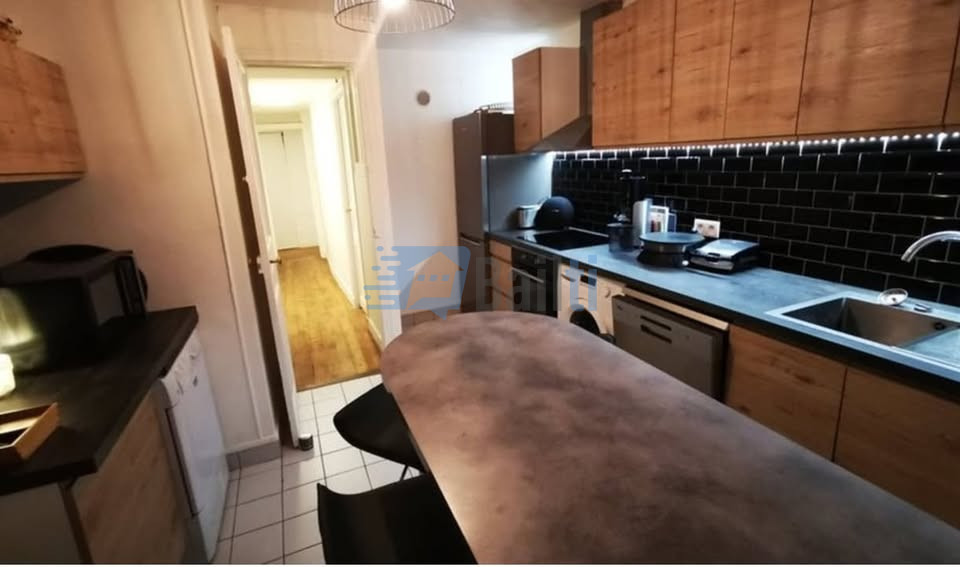 Bail disponible dès que possible et de préférence pour une longue durée.