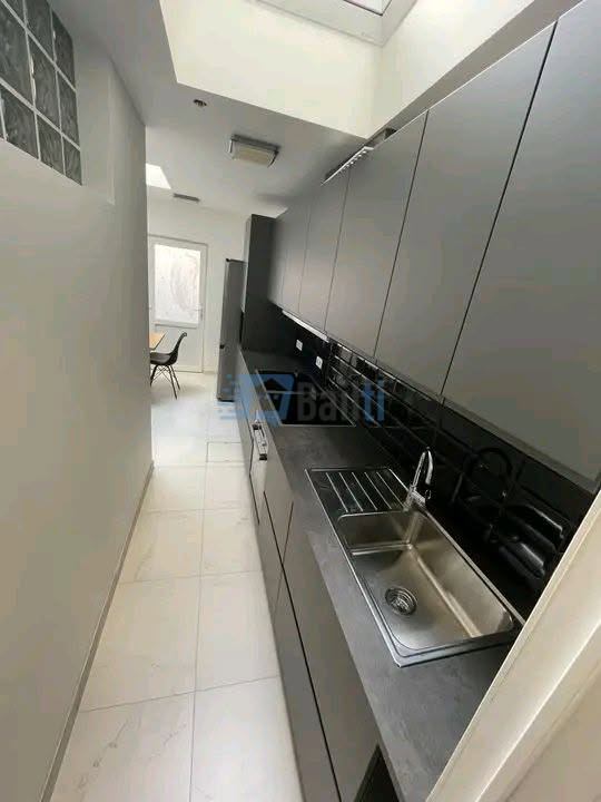 Grande chambre meublée avec sanitaire privé – Paris 5e