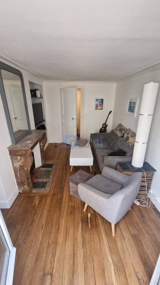 Bail disponible dès que possible et de préférence pour une longue durée.